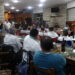 (Julio Sigales, Nestor Echarren, Darío Altamirano, Andrea Herrera y Martin Correa junto a los trabajadores de Envasado y Carga de leche)