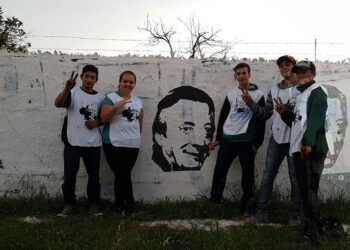 (Mural de la juventud frente a la unidad básica de Somos Rodríguez)