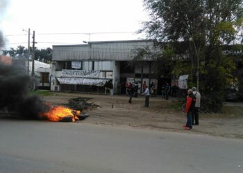 (Corte frente a la Planta sobre la calle Irigoyen-Gral. Rodriguez)