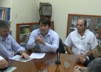 (Santiago Nino, Darío Kubar, Marino y las autoridades de la U.B.A. durante la conferencia de prensa)