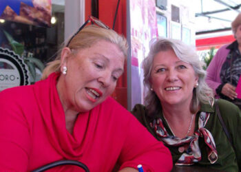 (Imagen del Facebook de Berrondo junto a “Lilita” Carrió, su jefa política y aliada de la Alianza Cambiemos)