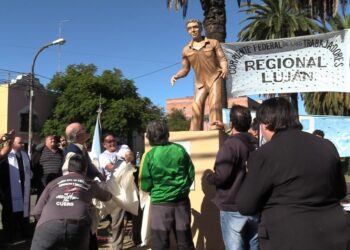 (Inauguración de la estatua conmemorativa del primero de Mayo)