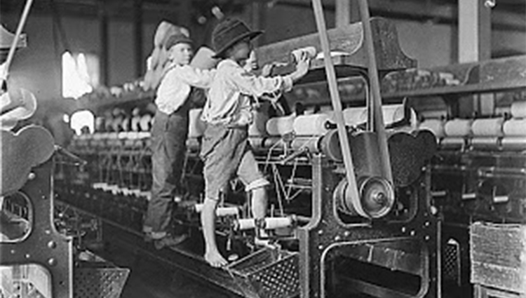 Niños trabajando en las fábricas en plena revolución industrial.
