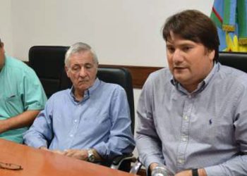 Conferencia de prensa en la que el Intendente Kubar y el Secretario de Salud Mateu anuncian con bombos y platillos el arribo del SAME a Gral. Rodríguez.