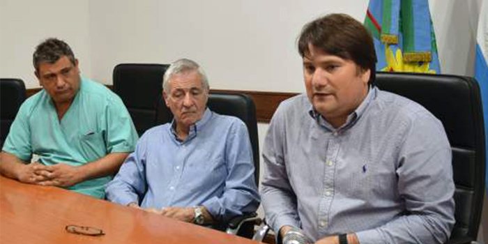 Conferencia de prensa en la que el Intendente Kubar y el Secretario de Salud Mateu anuncian con bombos y platillos el arribo del SAME a Gral. Rodríguez.