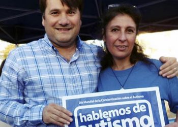 Intendente Darío Kubar junto a la Directora de Discapacidad, Gabriela Martino