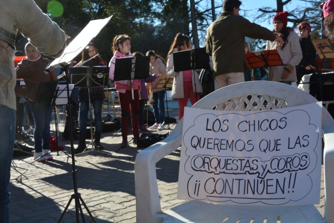 (Concierto en la plaza Martín Rodríguez- Reclamo ante el vaciamiento del Programa)