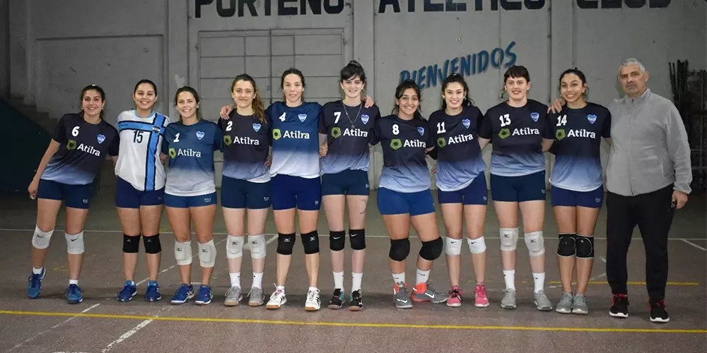 El plantel de vóley femenino – Club Ferro Carril Oeste