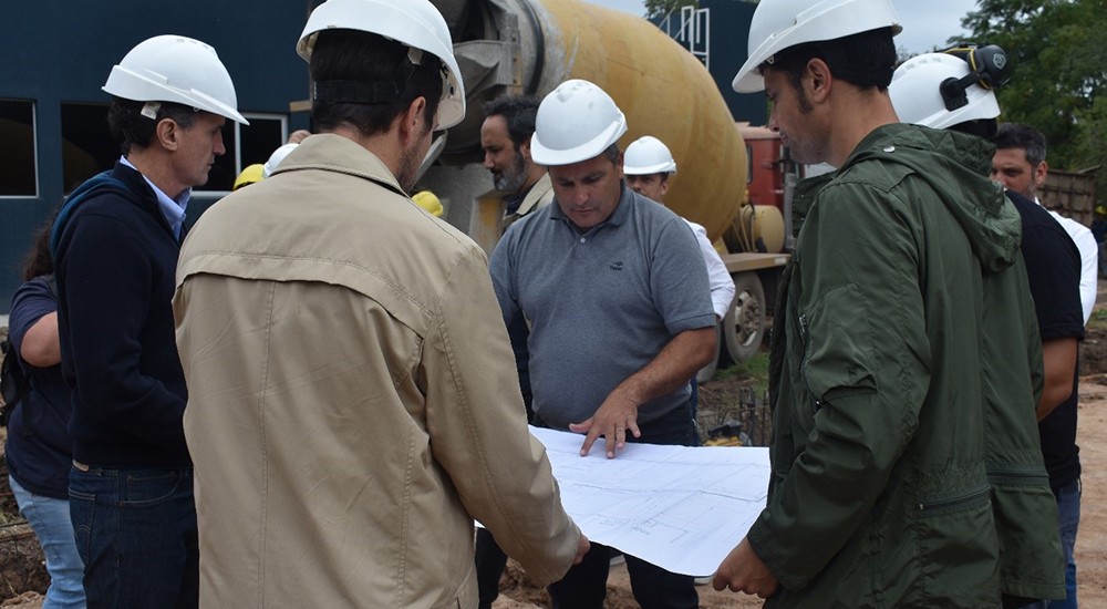 (Mauro García, Intendente de General Rodríguez; Mauricio Ríos, Secretario de Obras, Servicios Públicos y Vivienda; y Garbriel Katopodis, Ministro de Obras Públicas de Obras Públicas de la Nación)