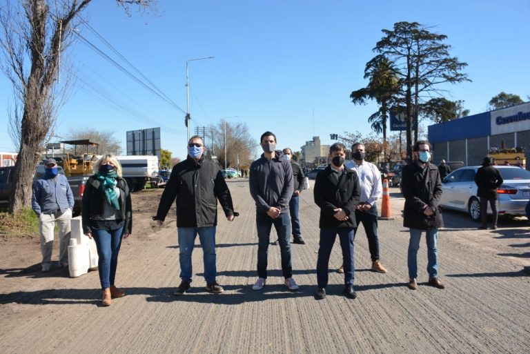 El Intendente Mauro García y el Gobernador Axel Kicillof ...