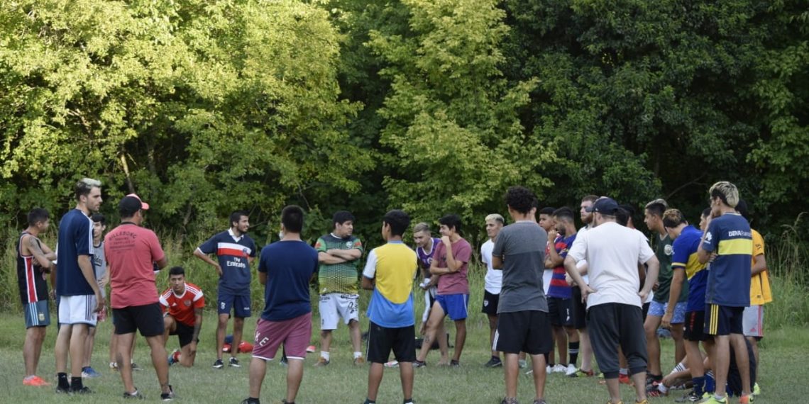 (Entrenamiento de futbol para personas ciegas)