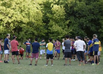 (Entrenamiento de futbol para personas ciegas)