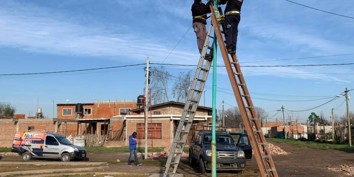 Colocación de punto WIFI en Pico Rojo