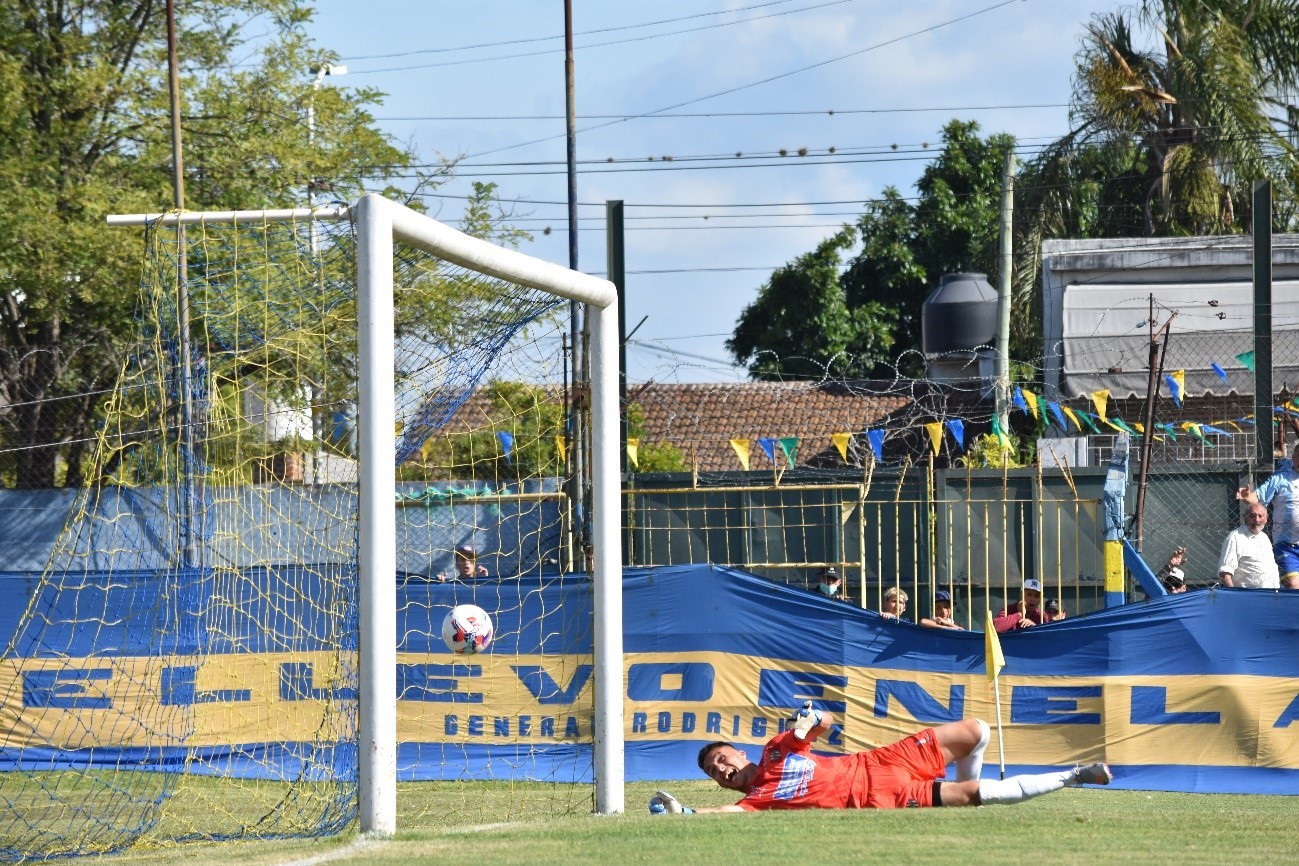  (Gol de Tomás Pavone tras vencer las manos del arquero de Puerto Nuevo)