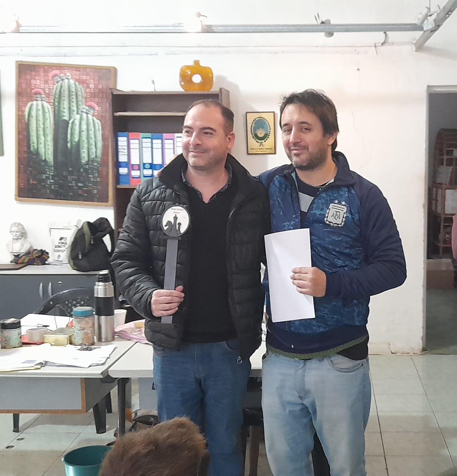 Pablo Salinardi, ganador del torneo, junto al profesor organizador Enrique Contessotto