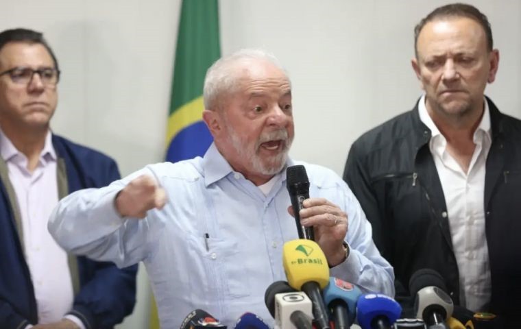 Lula decretando la intervención de las fuerzas de seguridad de Brasilia
