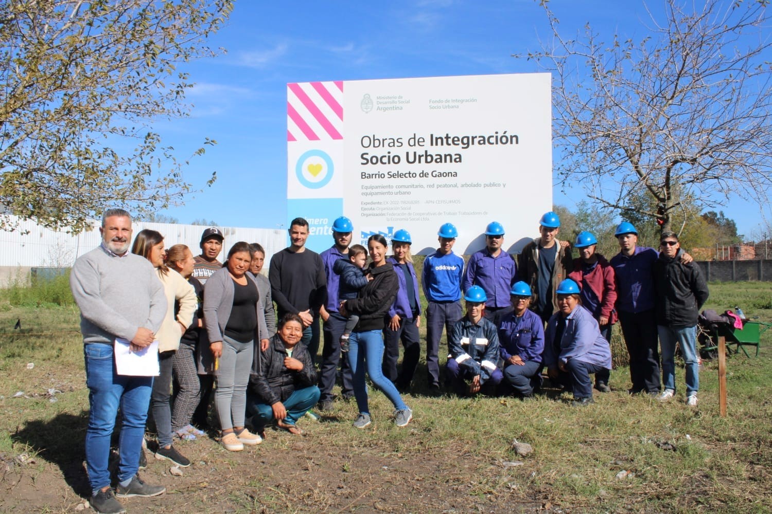 (trabajadores y trabajadoras de la Economía Popular trabajando en la Obra Selectos de Gaona)