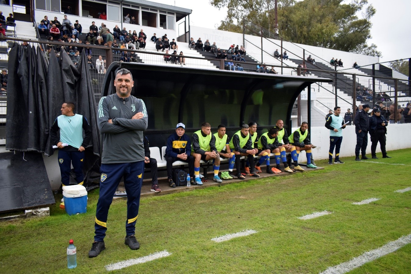 (Diego Galeano, entrenador de Leandro N. Alem. Se enfrentará a Luján por primera vez)