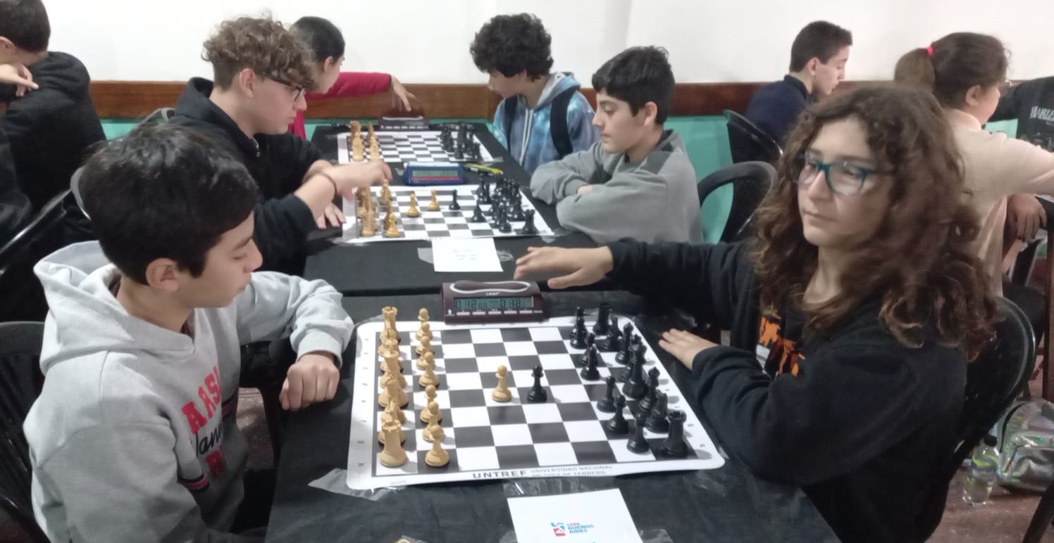 (de negras en el tablero, Matías López: gran prospecto ajedrecístico local)