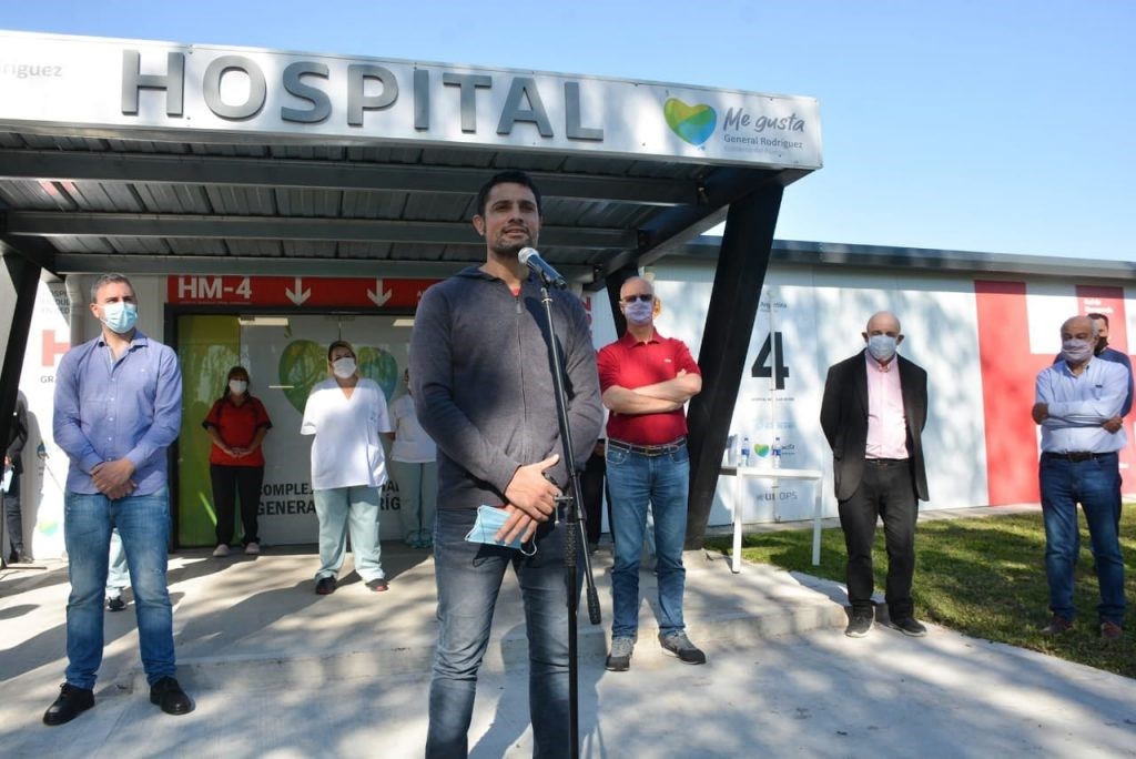 (acto de inauguración del Hospital Modular de General Rodríguez durante la pandemia)