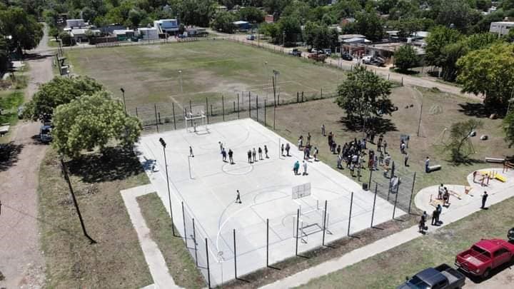 (playones deportivos que se estan construyendo en los barrios de General Rodríguez)