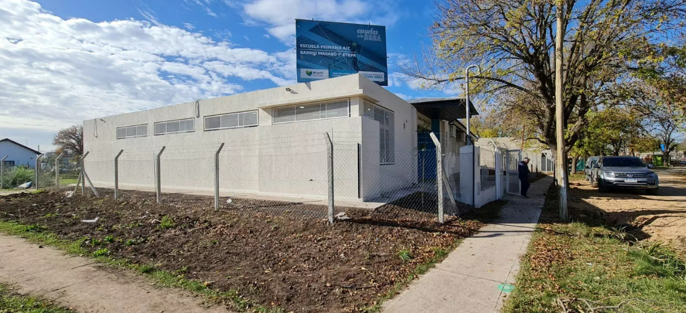  (el flamante edificio de la Escuela Primaria del barrio Marabó) 