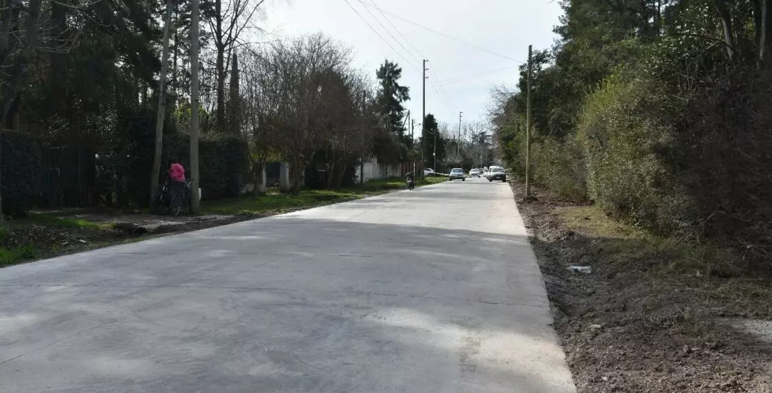 (obra de finalizada pavimentación de la calle Río Negro)