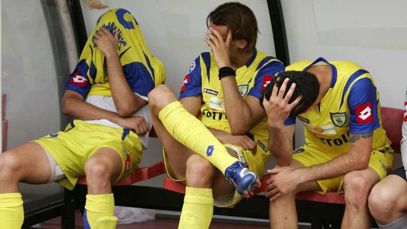  (Jugadores del Chievo Verona tras el descenso | Foto: Getty)
