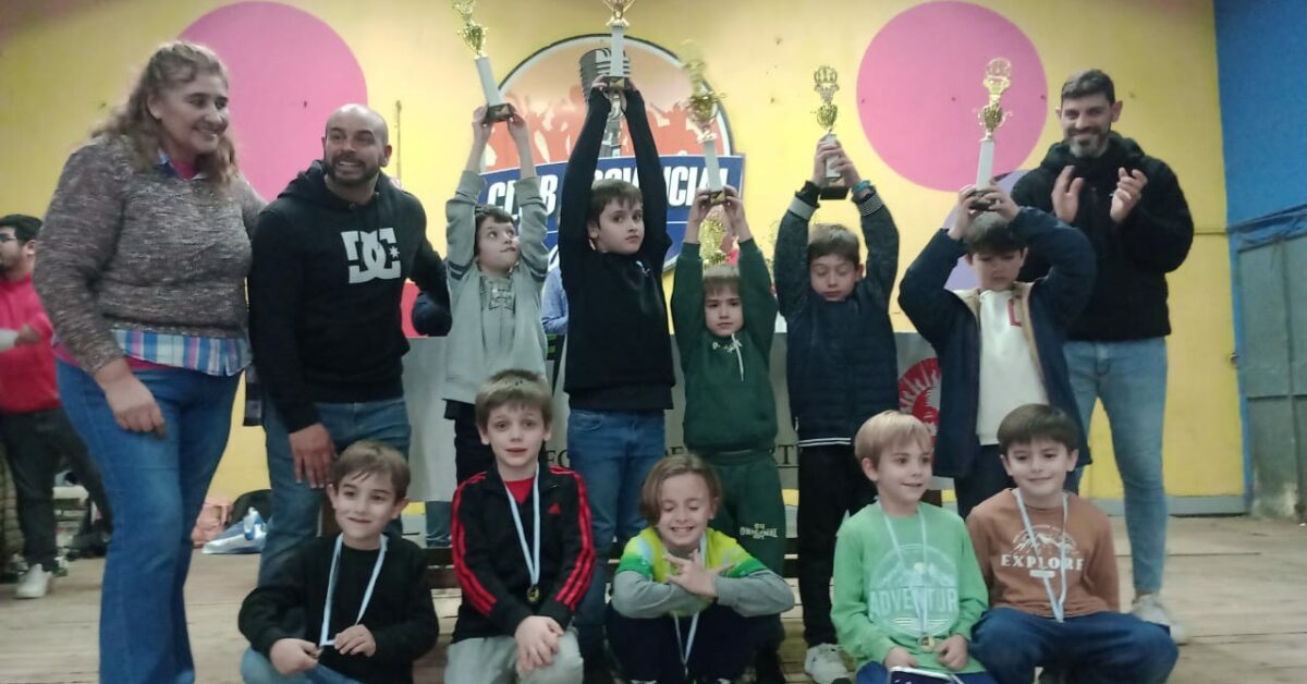 La Escuela Municipal de Ajedrez continúa triunfando en la Liga del ...