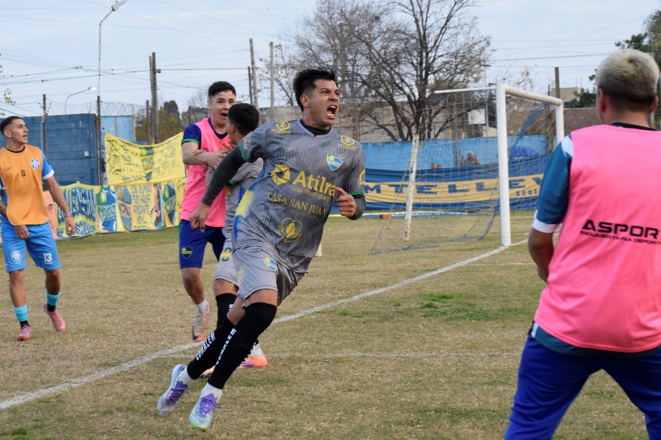 (Gol de Risso Patrón para abrir el marcador)
