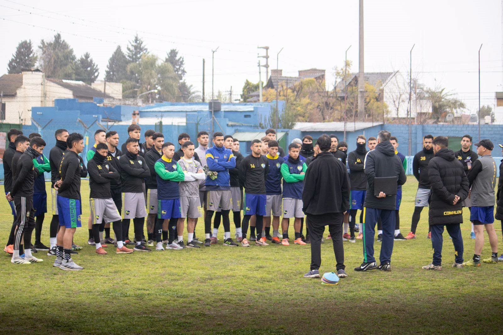 (Entrenamiento de Leandro N. Alem – Foto: Prensa Alem)